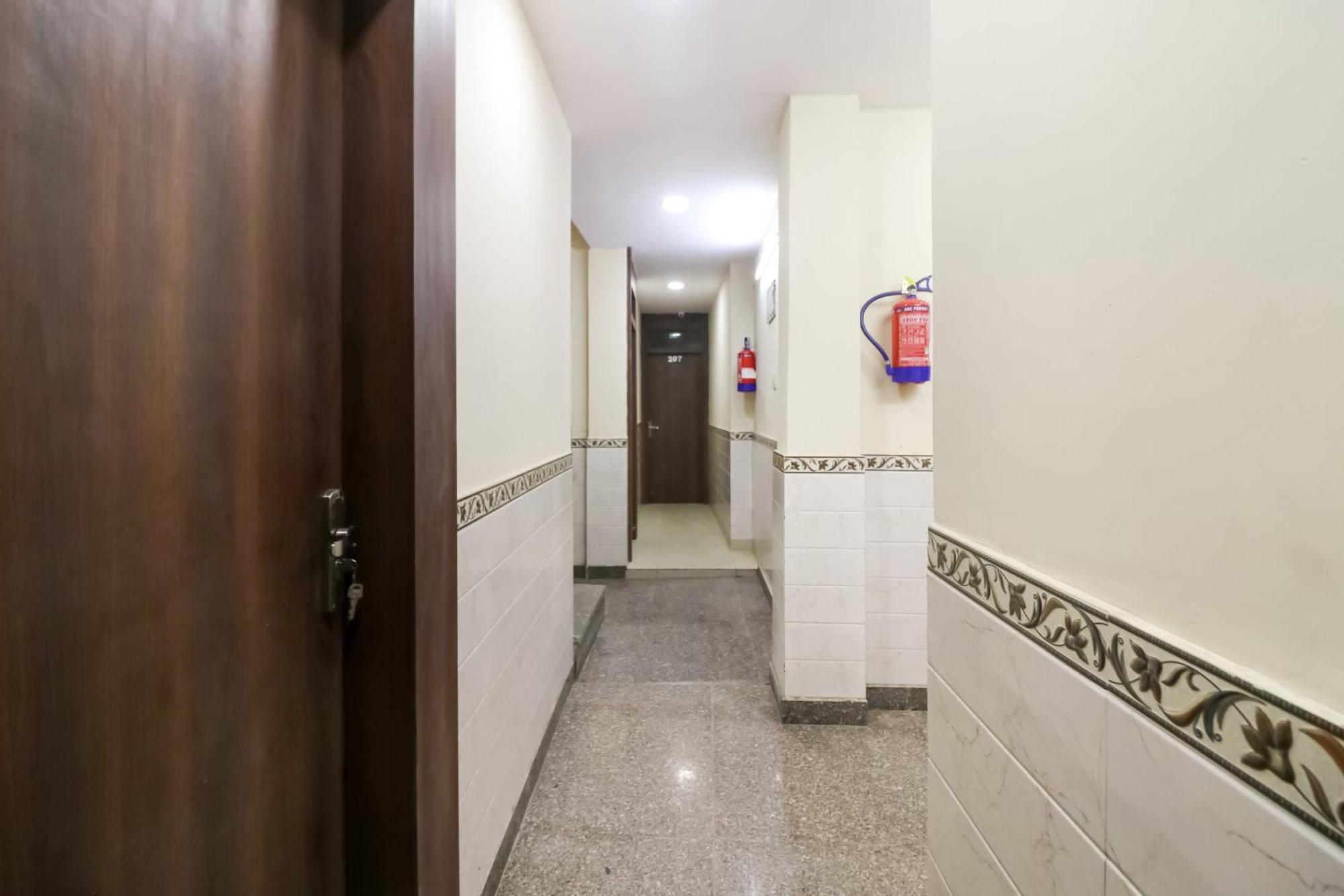 Hotel O Mayur Plaza Delhi  Bagian luar foto
